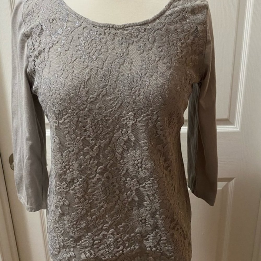 Ann Taylor Loft Outlet, Medium, Grey 3/4 Length Sleeve T w lace over lay, EUC